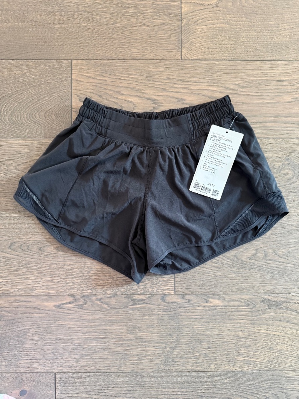 Lululemon Hotty Hot LR shorts 4” inseam NWT Size 6